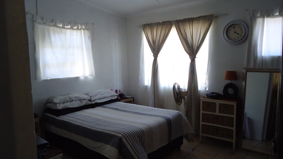 12 Bedroom Property for Sale in Ravensmead Western Cape